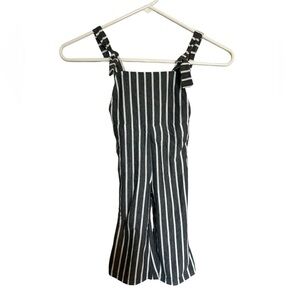 Baileys Blossom MWT gray and white jumper with elastic waist size 9-12 mo